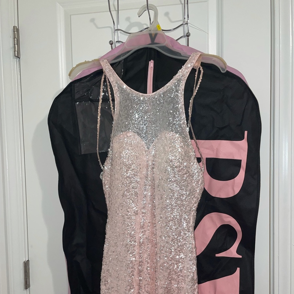 I am selling a prom dress!